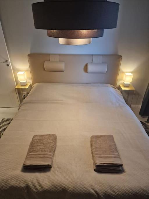 Modern Room With Bathroom, No Kitchen And Your Own Entrance Stockholm Eksteriør billede