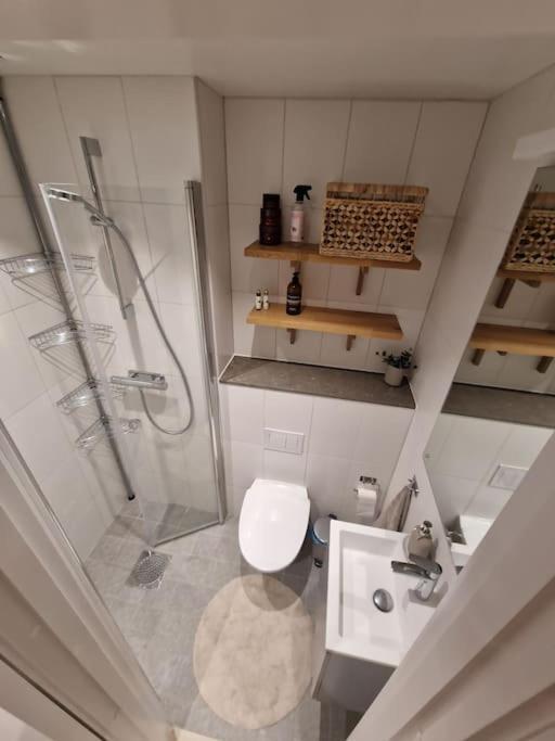 Modern Room With Bathroom, No Kitchen And Your Own Entrance Stockholm Eksteriør billede